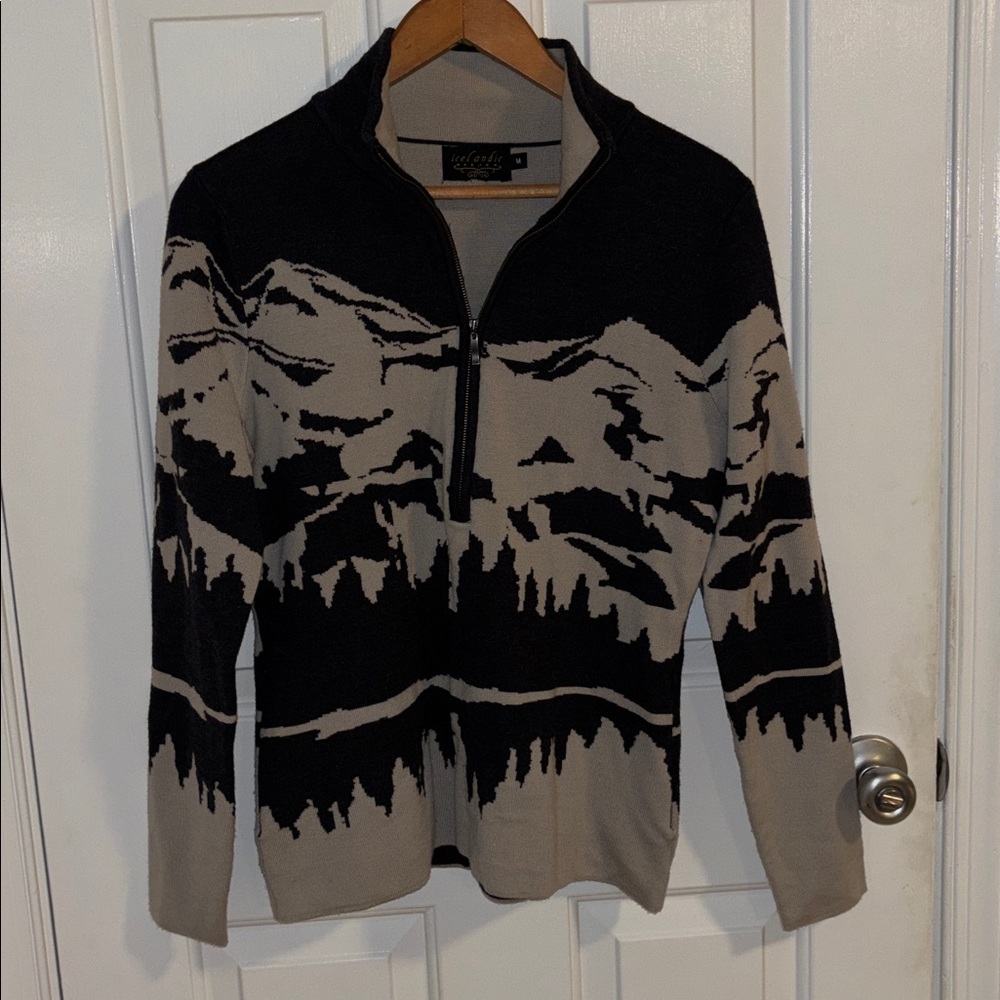 Make offer! Icelandic Design created this Black and Grey 1/4 zip Sweater Medium